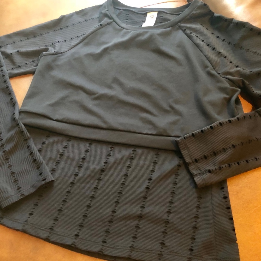 {Fabletics} Shelby LS - Picture 5 of 8